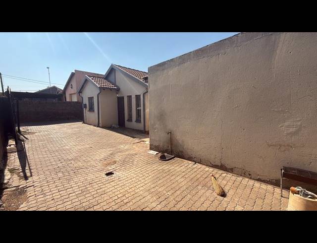 4 BEDROOM HOUSE FOR SALE IN TEMBISA CENTRAL